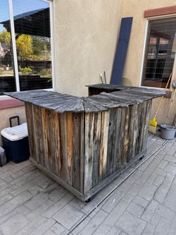 FREE TIKI BAR!