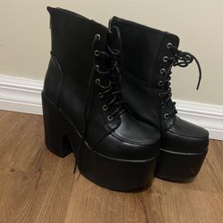 5in. Heel Black Shoes Size 6 Women