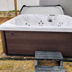 Clarity Spas - Master Spas Hot Tub / Jacuzzi – Seats 6+ Adults – Excellent Condition