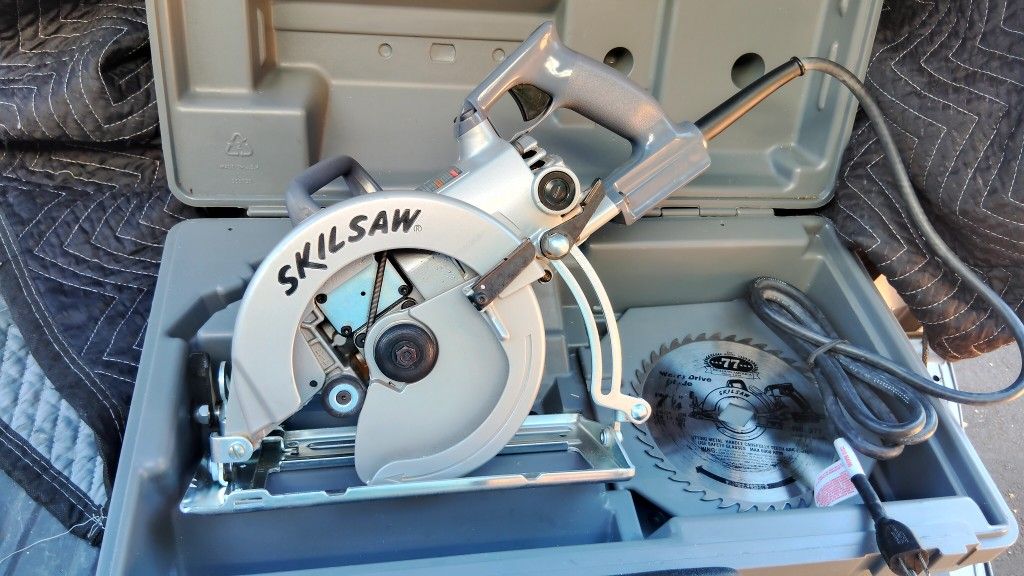 Skilsaw Circular Saw HD77