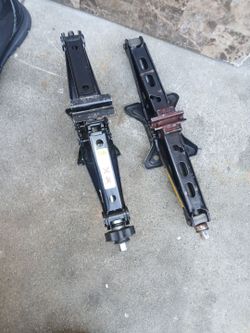 2 car jacks
