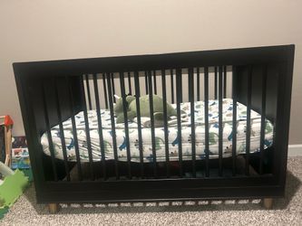 Brand new crib barely used