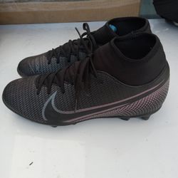 Soccer Shoes Men Size 7.5