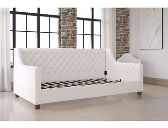 Tufted Day bed stunning