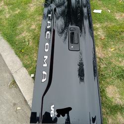 Toyota Tacoma Tailgate