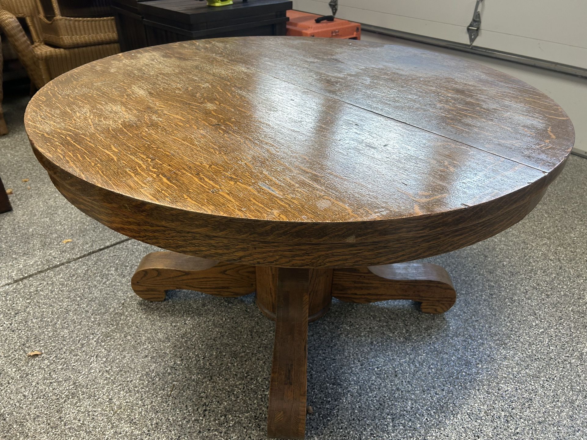 Round Oak Table