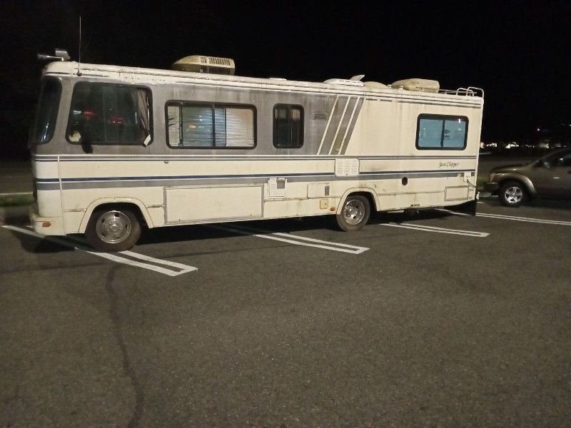 Running And Driving Motorhome 