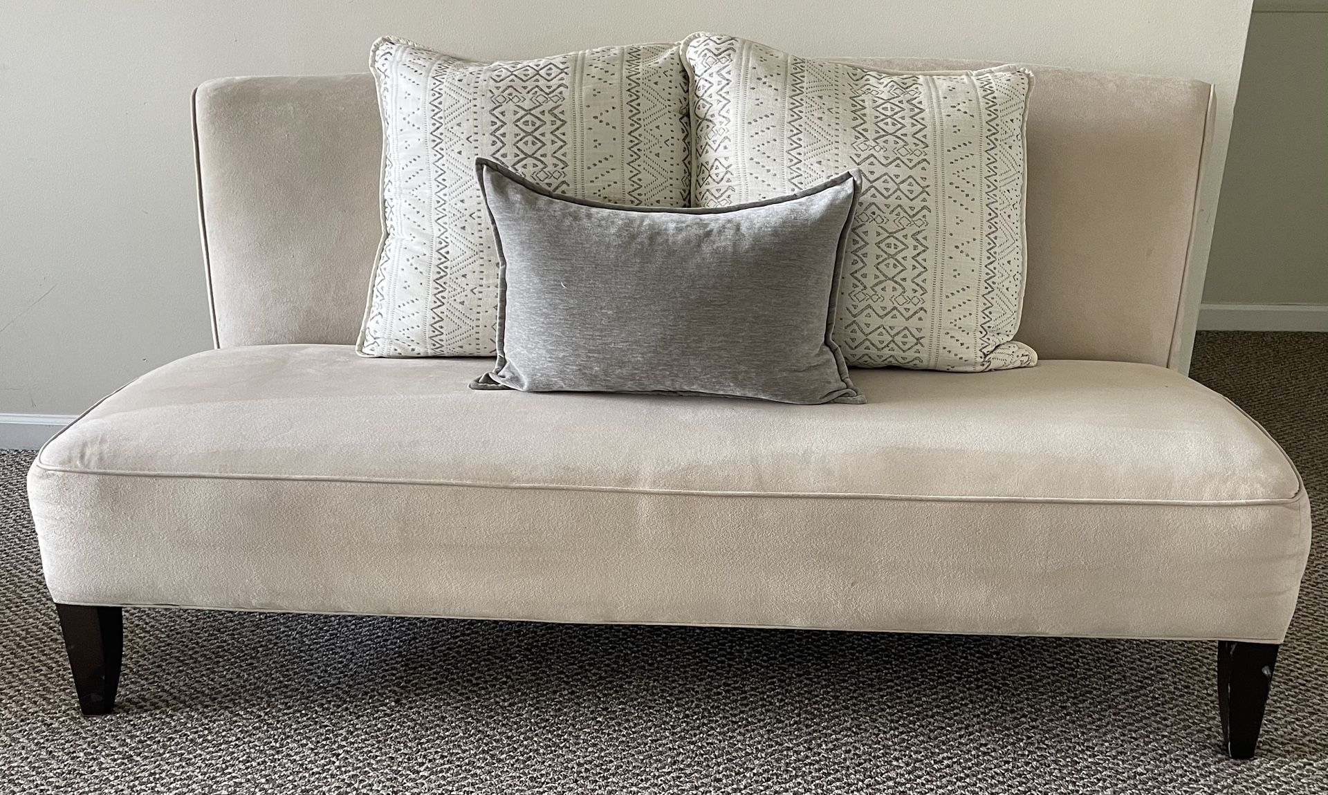 White Couch With 3 Throw Pillows 