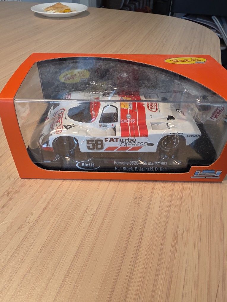 https://offerup.co/faYXKzQFnY?$deeplink_path=/redirect/ Slot Car - Slot It Porsche Fet Turbo Express 962c