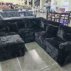 New Sectional Couch with Ottoman! Free Delivery π!