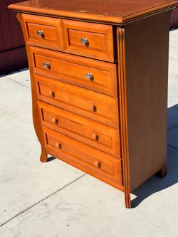 5-Drawer Wood Chest of Drawers