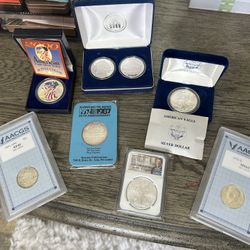 Silver American Eagle DEAL LOT w/ Bullion Rounds (6 oz) and (1) graded 90% walking liberty  (1) graded 40% Kennedy   $650