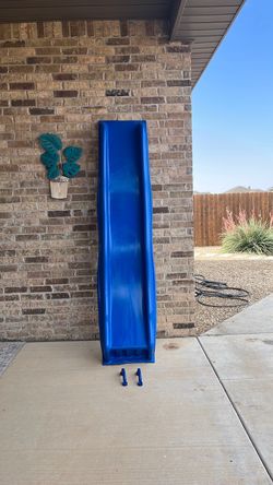 7ft playground slide. Like new. Had it on playhouse. Handles bought separate.