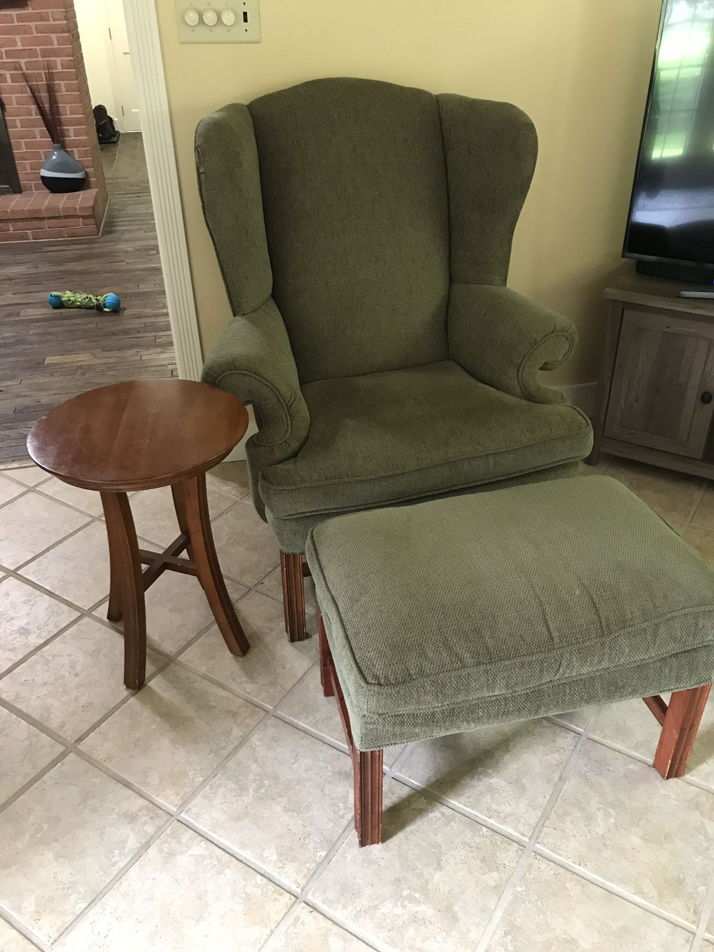 Home Elements Chair/Ottoman/Side Table