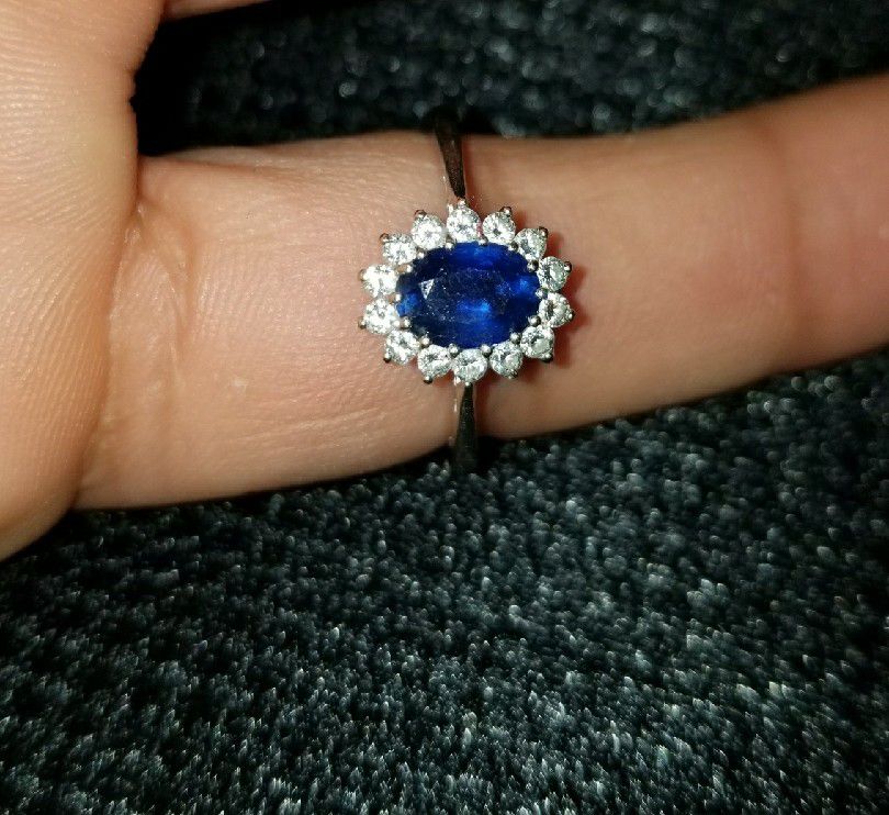 White gold blue sapphire diamond ring