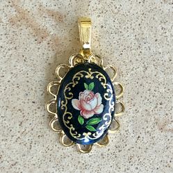 ⚫️ Beautiful, vintage black with pink rose cabochon in new, gold tone setting pendant