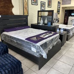 Four Piece Queen Bedroom Set $999👈👈