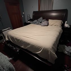 Platform Sleigh King Bed