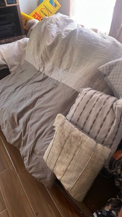 Queen bedding set