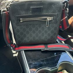 Gucci GG Supreme Monogram Messenger