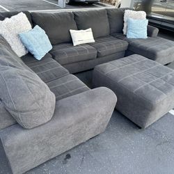 Beautiful Grey Sectional Couch With Ottoman