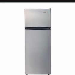 Refrigerator For Sale Brand New Come Get It Y’all Asked For The Pictures Of The Box. Don’t Ask Me Nothing Else Unless You’re Ready