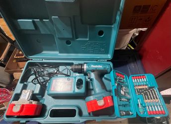 Makita Drill with Drill Bit Impact Set