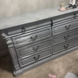 Dresser With Mirror