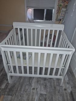 Baby crib baby cradle