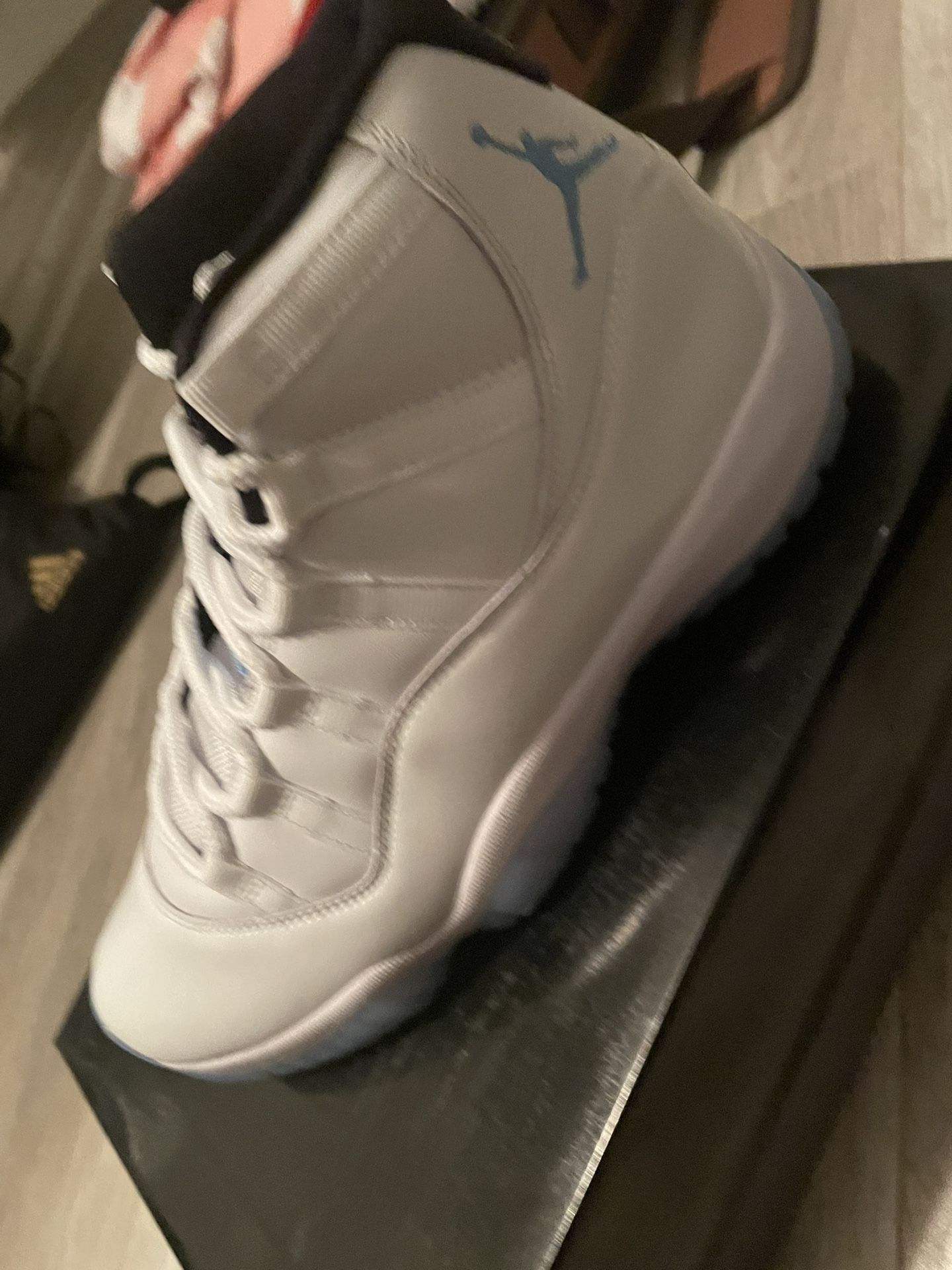 Jordan 11 Retro Legend Blue (2024) New/real
