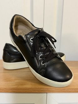 $8 - Size 8 Women Naturalizer Leather shoes