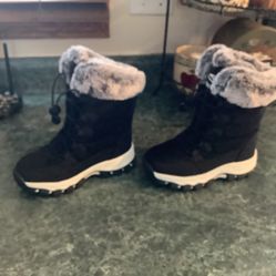 Hobibear kids winter snow boots waterproof, outdoor warm faux fur lined boots.  Size 12 