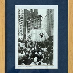 Rare 1999 Yankees Victory Parade Signed Photo