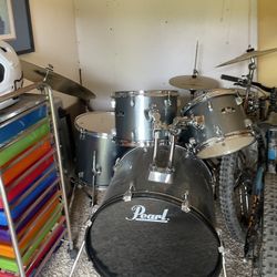 Pearl Roadshow drum set 