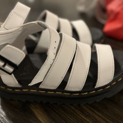 Women’s Doc martens size 7