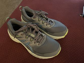 Women’s As is Sneakers Size 8.5/ Zapatos