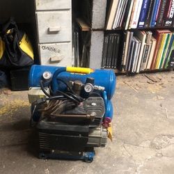 Airmate 2 Gallon Air Compressor (very Good Condition)