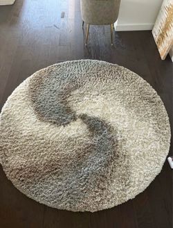 6’ Round Soft Touch Shag Rug (Khaki/Beige/Gray) – Plush & Cozy – Good Condition