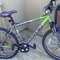 Trek 3700 Alpha  Custom Aluminum  Frame 18 Inches Weels 26x2.2
