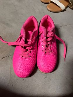 Indoor soccer shoes