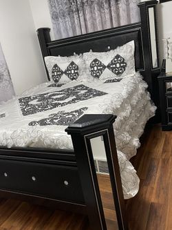 Queen Bedding Set 4 Pieces Everything On Photo Included