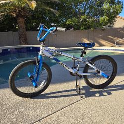 
Kent International 20 Inch Kent PRO 20 - 20 Inch BMX Bike 