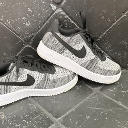 Nike Air Force 1 Flyknit black white size 8 women clean