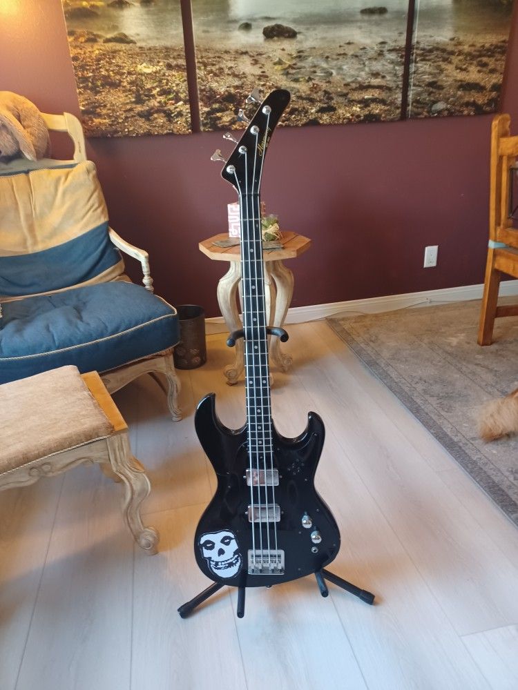 Harmony H-906 Short Scale Bass