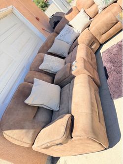 Brown sectional recliner couch 🛋️