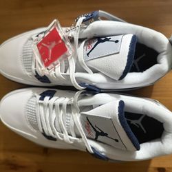 Midnight navy Air Jordan 4’s