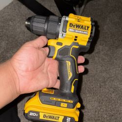 cordless 1/2 inch Dewalt drill w/ 2Ah battery