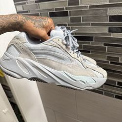 Adidas Yeezy Boost 700v2