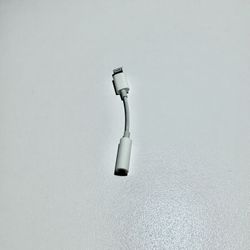 Apple Lightning to 3.5 mm Headphone Jack Adapter