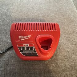 Milwaukee M12 Charger 